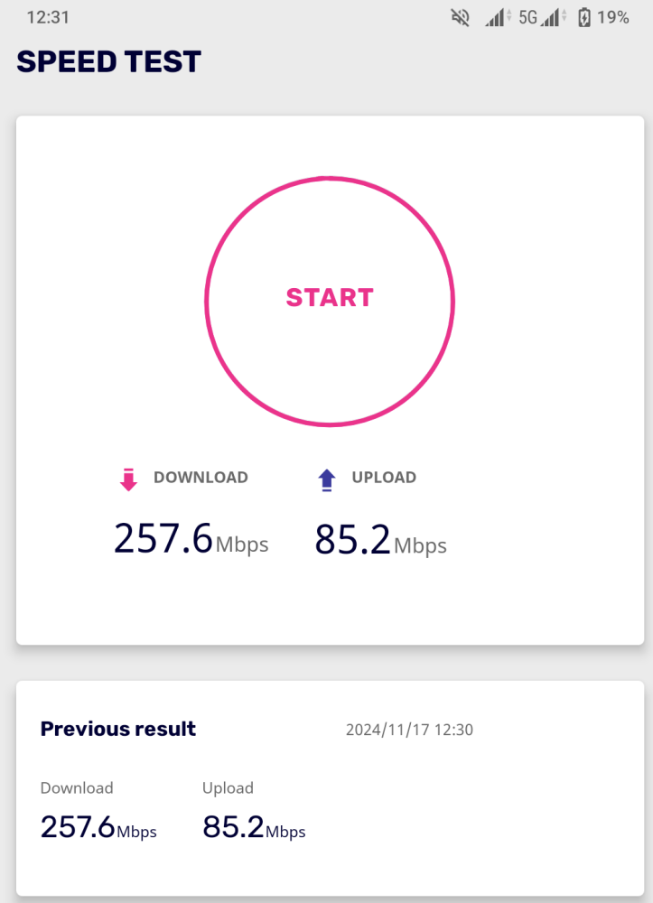 楽天モバイルのスピードテスト結果。Downloadが257.6Mbps, Uploadが85.2Mbps.